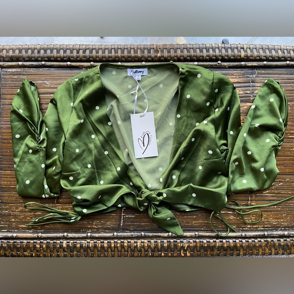 Verge Girl Tops - NWT verge girl crop top